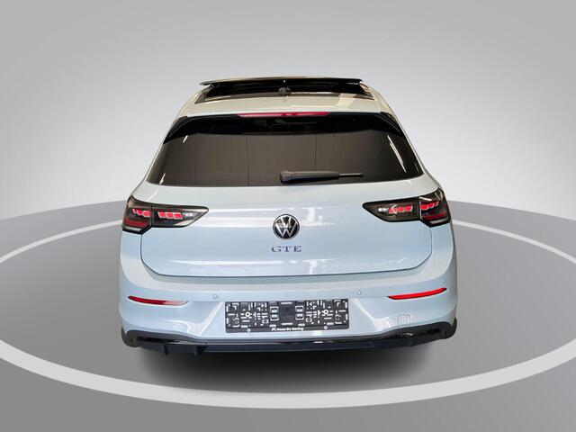 Volkswagen GOLF 1.5 eHybrid 272pk DSG GTE · Panoramadak · 360 Camera · Inklap. Trekhaak · Head-Up Display · Matrix LED · Keyless · DCC · Garantie t/m 26-05-2030 of 100.000km