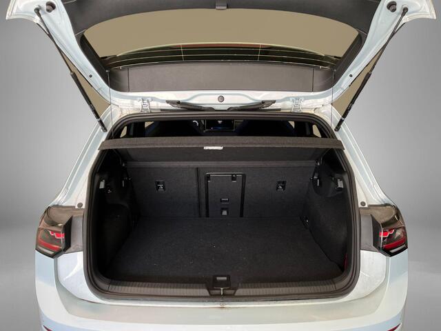 Volkswagen GOLF 1.5 eHybrid 272pk DSG GTE · Panoramadak · 360 Camera · Inklap. Trekhaak · Head-Up Display · Matrix LED · Keyless · DCC · Garantie t/m 26-05-2030 of 100.000km