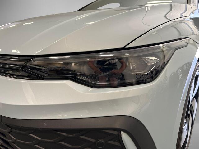 Volkswagen GOLF 1.5 eHybrid 272pk DSG GTE · Panoramadak · 360 Camera · Inklap. Trekhaak · Head-Up Display · Matrix LED · Keyless · DCC · Garantie t/m 26-05-2030 of 100.000km