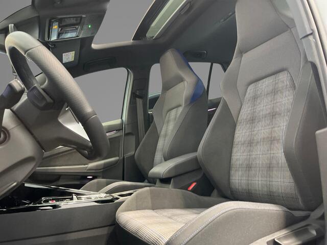 Volkswagen GOLF 1.5 eHybrid 272pk DSG GTE · Panoramadak · 360 Camera · Inklap. Trekhaak · Head-Up Display · Matrix LED · Keyless · DCC · Garantie t/m 26-05-2030 of 100.000km