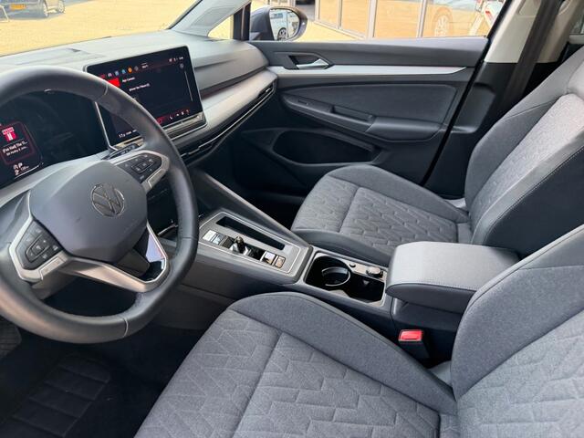 Volkswagen GOLF 1.5 ETSI LIFE BNS.150PK AUTOMAAT LMV NAVI CARPAY WINTERPACK