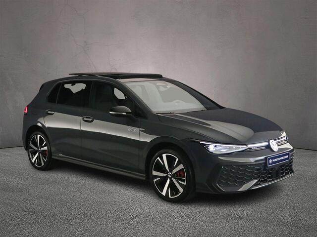 Volkswagen GOLF GTE 1.5 TSI eHybrid 272pk DSG Automaat Trekhaak, Panoramadak, 360 camera, Adaptive cruise control, Black Style, LED matrix koplampen, Achteruitrijcamera