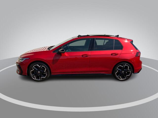 Volkswagen GOLF 1.5 eTSI 150pk DSG R-Line Edition · Panoramadak · Apple/Android Car Play · Camera + Parkeersensoren · Garantie t/m 28-07-2030 of 100000km.