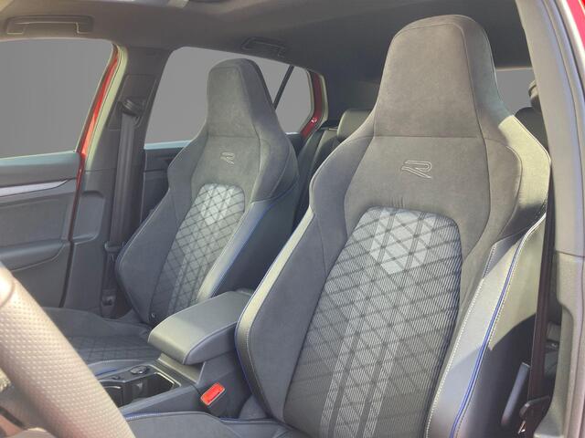 Volkswagen GOLF 1.5 eTSI 150pk DSG R-Line Edition · Panoramadak · Apple/Android Car Play · Camera + Parkeersensoren · Garantie t/m 28-07-2030 of 100000km.