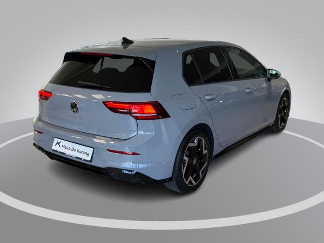 Volkswagen GOLF 1.5 eTSI 150pk DSG R-Line · Apple/Android Car Play · Trekhaak · Camera + Parkeersensoren · Stoelverwarming · Garantie t/m 24-09-2030 of 100000km.