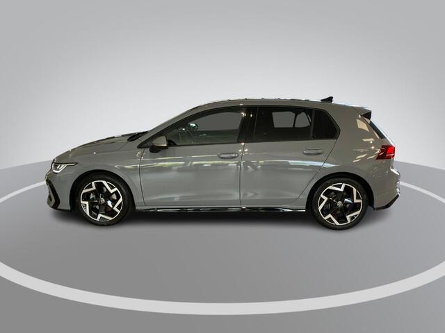 Volkswagen GOLF 1.5 eTSI 150pk DSG R-Line · Apple/Android Car Play · Trekhaak · Camera + Parkeersensoren · Stoelverwarming · Garantie t/m 24-09-2030 of 100000km.