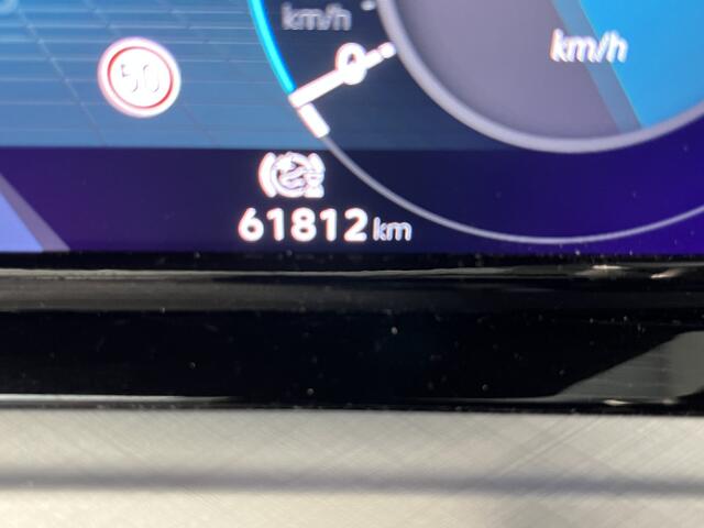Volkswagen GOLF Variant 1.5 eTSI Life Business / AUTOMAAT/ TREKHAAK/ CAMERA/ PARK. SENSOREN/ DODE HOEK/ MEMORY SEATS/ LED/ STOEL-STUURVERWARM./ STOELMASSAGE/ KEYLESS/ ADAPT. CRUISE/ APP CONNECT/ NAVI/ CLIMA/ DAB/ 16" LMV