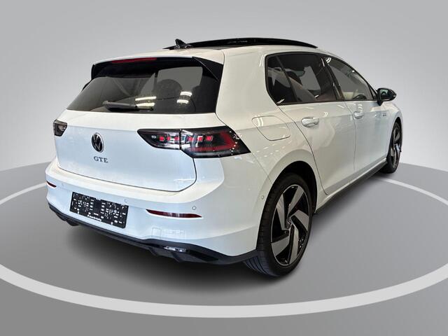 Volkswagen GOLF 1.5 eHybrid 272pk DSG GTE · Panoramadak · Camera · Inklap. Trekhaak · Leder Vienna · Head-Up Display · Stuur-& Stoelverwarming + verkoeling · Garantie t/m 15-06-2030 of 100.000km