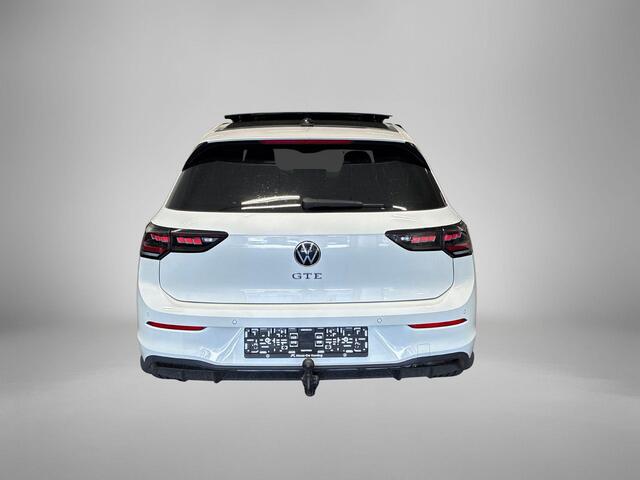 Volkswagen GOLF 1.5 eHybrid 272pk DSG GTE · Panoramadak · Camera · Inklap. Trekhaak · Leder Vienna · Head-Up Display · Stuur-& Stoelverwarming + verkoeling · Garantie t/m 15-06-2030 of 100.000km