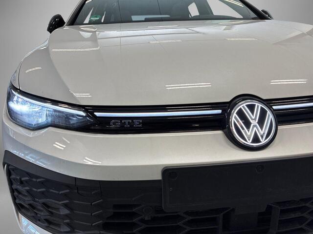 Volkswagen GOLF 1.5 eHybrid 272pk DSG GTE · Panoramadak · Camera · Inklap. Trekhaak · Leder Vienna · Head-Up Display · Stuur-& Stoelverwarming + verkoeling · Garantie t/m 15-06-2030 of 100.000km