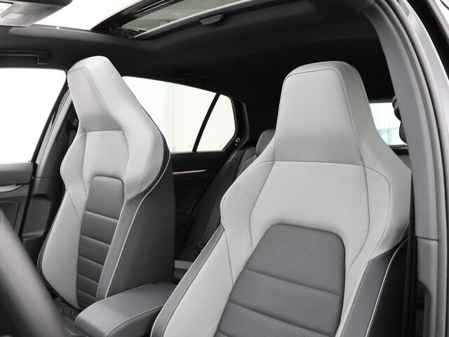Volkswagen GOLF 1.5 eHybrid 272pk DSG GTE · Panoramadak · Leder · Wegklapbare Trekhaak · Stoelventilatie · Camera · Dodehoek Detectie · 18'' Inch · Garantie t/m 30-0-2030 of 100.000km