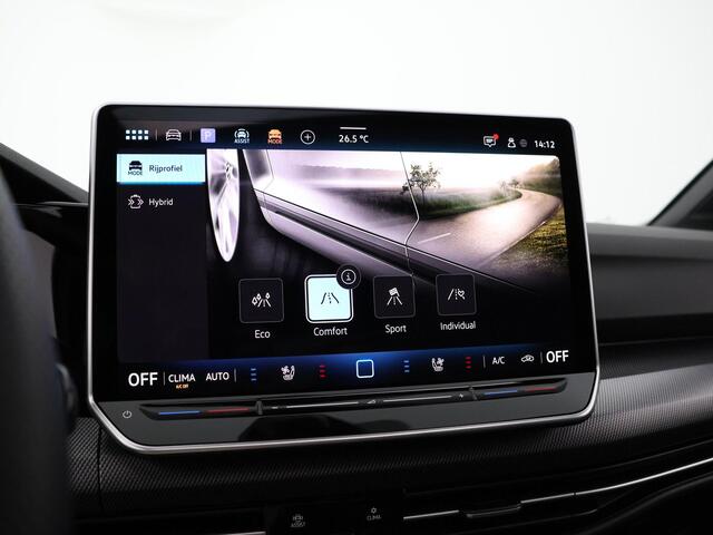 Volkswagen GOLF 1.5 eHybrid 272pk DSG GTE · Panoramadak · Leder · Wegklapbare Trekhaak · Stoelventilatie · Camera · Dodehoek Detectie · 18'' Inch · Garantie t/m 30-0-2030 of 100.000km