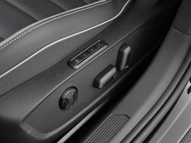 Volkswagen GOLF 1.5 eHybrid 272pk DSG GTE · Panoramadak · Leder · Wegklapbare Trekhaak · Stoelventilatie · Camera · Dodehoek Detectie · 18'' Inch · Garantie t/m 30-0-2030 of 100.000km