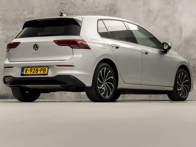 Volkswagen GOLF 1.5 TSI Sport (APPLE CARPLAY, GROOT NAVI, 4 CILINDER, STUUR/STOELVERWARMING, PARKEERSENSOREN, SPORTSTOELEN, KEYLESS, GETINT GLAS, NIEUWSTAAT)