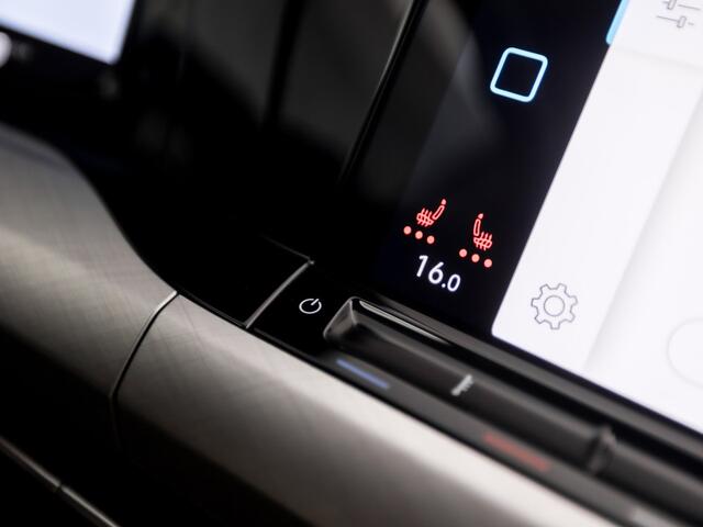 Volkswagen GOLF 1.5 TSI Sport (APPLE CARPLAY, GROOT NAVI, 4 CILINDER, STUUR/STOELVERWARMING, PARKEERSENSOREN, SPORTSTOELEN, KEYLESS, GETINT GLAS, NIEUWSTAAT)