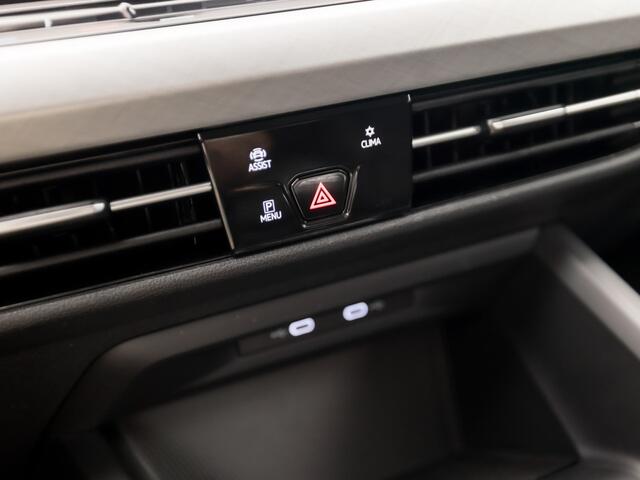 Volkswagen GOLF 1.5 TSI Sport (APPLE CARPLAY, GROOT NAVI, 4 CILINDER, STUUR/STOELVERWARMING, PARKEERSENSOREN, SPORTSTOELEN, KEYLESS, GETINT GLAS, NIEUWSTAAT)
