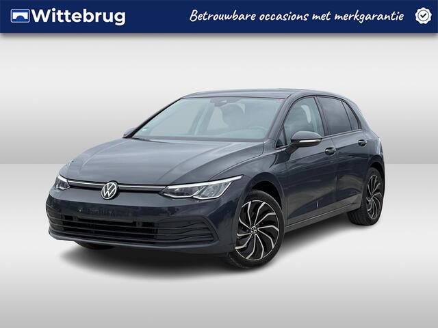 Volkswagen GOLF 1.5 eTSI 130PK DSG Life / Panoramadak / Trekhaak / Digital Cockpit Pro / App Connect / 17'' LMV / VW