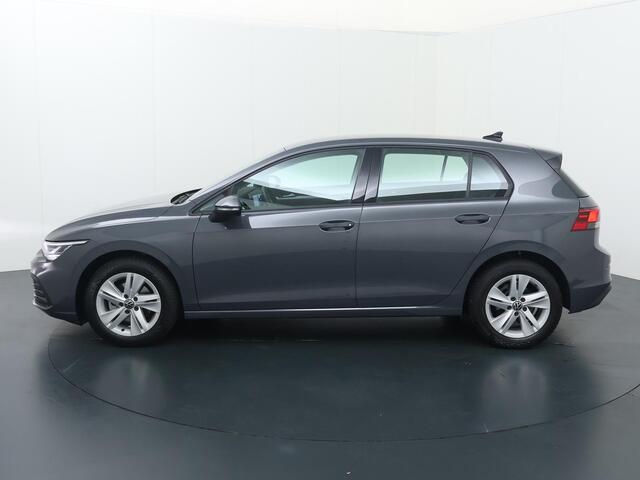 Volkswagen GOLF 1.0 eTSI Life | 110 PK | Automaat | Achteruitrijcamera | Adaptive cruise control | LED verlichting | Navigatiesysteem |