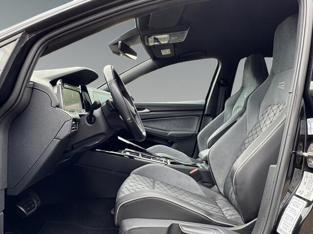 Volkswagen GOLF 1.5 130pk eTSI R-Line Business Parkeersensoren voor en achter | Adaptive Cruise Control | Automarische airconditioning 'Climatronic'