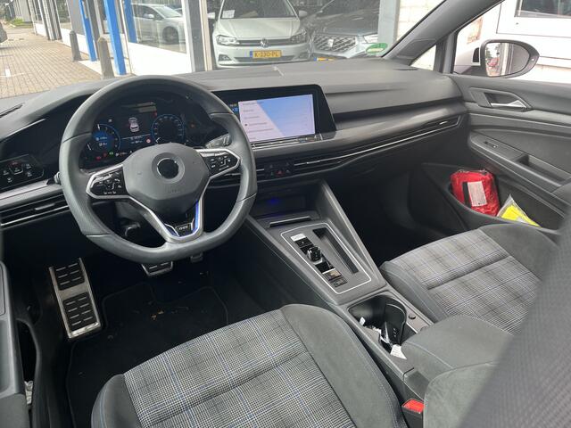 Volkswagen GOLF 1.4 eHybrid GTE / AUTOMAAT/ 245 PK/ KEYLESS/ CRUISE/ APP-CONNECT/ NAVI/ CLIMATE/ STOELVERWARMING/ PARK. SENSOREN + CAMERA/ DAB