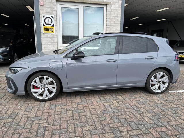Volkswagen GOLF 1.5 eHybrid GTE / GARANTIE TM 08-2030/ 272 PK/ AUTOMAAT/ PANO/ KEYLESS/ CRUISE/ NAVI/ APP-CONNECT/ PARK. SENSOREN/ 360 CAMERA/ HEAD-UP/ STUUR-STOELVERWARMING