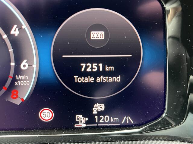 Volkswagen GOLF 1.5 eHybrid GTE / GARANTIE TM 08-2030/ 272 PK/ AUTOMAAT/ PANO/ KEYLESS/ CRUISE/ NAVI/ APP-CONNECT/ PARK. SENSOREN/ 360 CAMERA/ HEAD-UP/ STUUR-STOELVERWARMING