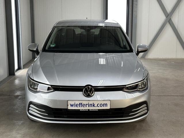 Volkswagen GOLF 1.5 TSI Life 130 pk | Acc | Led | Navi | Winter pack |