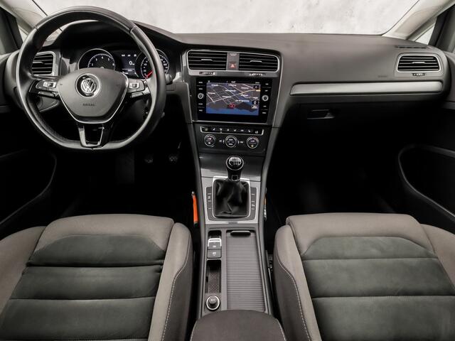 Volkswagen GOLF 1.0 TSI Sportline (APPLE CARPLAY, GROOT NAVI, ALCANTARA, DYNAMISCHE KNIPPERLICHTEN, SPORTSTOELEN, STOELVERWARMING, ADAPTIVE CRUISE, PARKEERSENSOREN, NIEUWSTAAT)