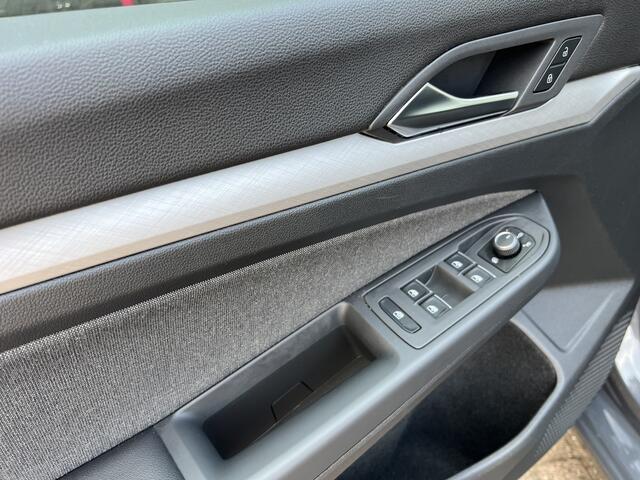 Volkswagen GOLF 1.5 eTSI Style | Carplay | ACC | PDC | Camera | Virtual | Stoel/Stuurverw. | Sfeerverlichting |