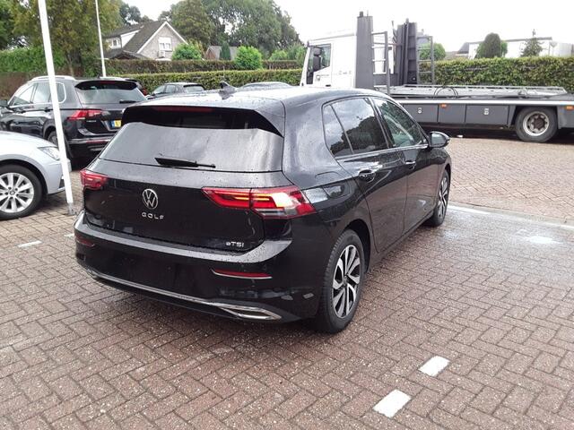 Volkswagen GOLF 1.5 eTSI DSG ACTIVE / NAVI / LED / ACC