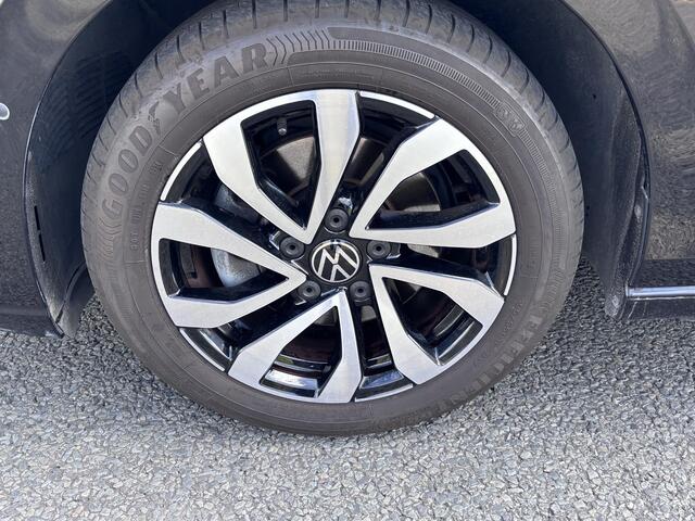 Volkswagen GOLF 1.5 TSI Active | Apple CarPlay/Android Auto | Stuur/Stoelverwarming | PDC | Adaptieve Cruise Control | Standkachel | Climate Control | Garantie tot 2028 | IQ Light | Discover Pro | DAB |
