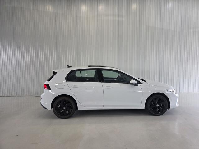 Volkswagen GOLF 1.5 eTSI Life Edition |Fabrieksgarantie|Carplay|Panorama|