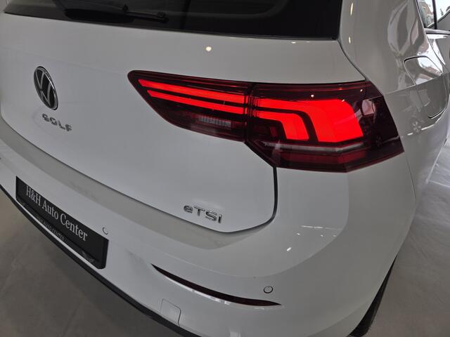 Volkswagen GOLF 1.5 eTSI Life Edition |Fabrieksgarantie|Carplay|Panorama|