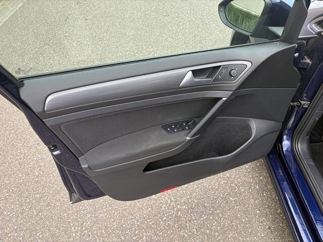 Volkswagen GOLF 1.0 TSI Comfortline / 5-DEURS / NAVI / CARPLAY / CRUISE