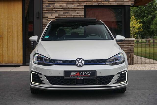 Volkswagen GOLF GTE 7.5 Facelift/Panoramadak/Trkhk/ACC/R-Cam/Parelmoer/87DKM