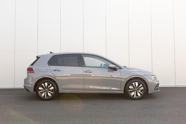 Volkswagen GOLF 1.5 eTSI R-Line Business+