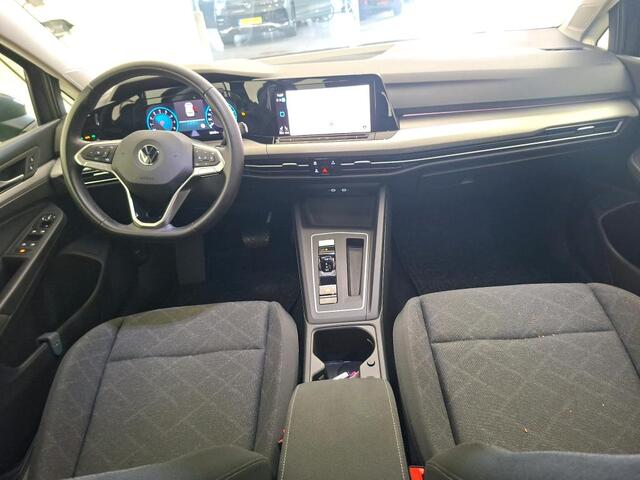 Volkswagen GOLF 1.0 eTSI Life / AUTOMAAT/ CRUISE/ STOELVERWARMING/ KEYLESS/ DIGITAL DASH/ NAVI/ 16'' LMV