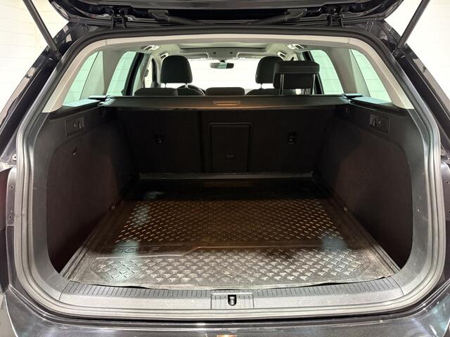 Volkswagen GOLF Variant 1.5 TSI Comfortline Business, Clima, Cruise, Panoramadak, Navi, 17 inch, Trekhaak, Massagestoel, 6 bak, Prijs incl, beurt en 3 mnd garantie