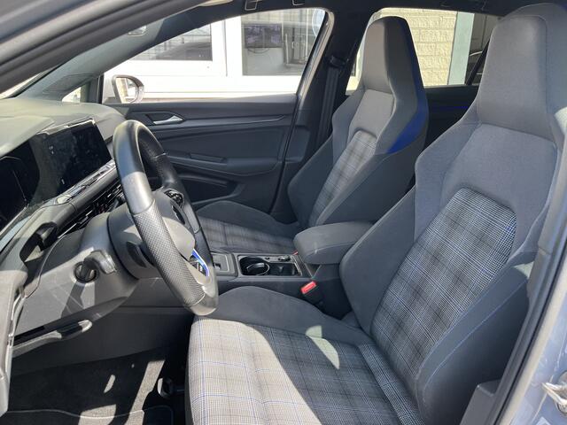Volkswagen GOLF 1.4 eHybrid GTE / AUTOMAAT/ 245 PK/ CAMERA/ STUUR+STOELVERWARM./ ACC/ APP-CONNECT/ DIGITAL DASH/ RIJ-MODI/ KEYLESS/ NAVI/ DAB/ CLIMA/ LED/ 18'' LMV