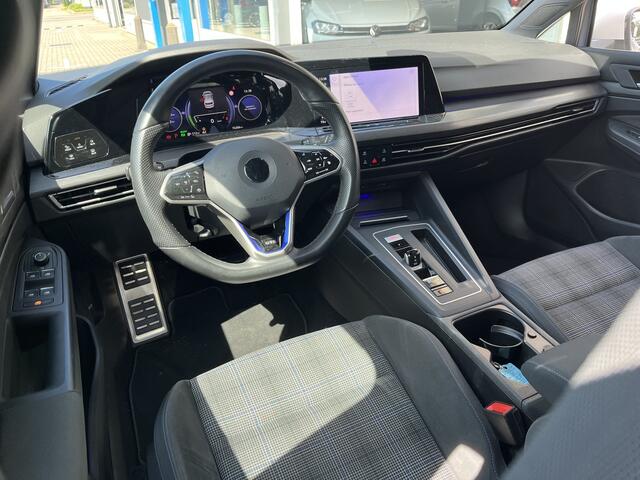 Volkswagen GOLF 1.4 eHybrid GTE / AUTOMAAT/ 245 PK/ CAMERA/ STUUR+STOELVERWARM./ ACC/ APP-CONNECT/ DIGITAL DASH/ RIJ-MODI/ KEYLESS/ NAVI/ DAB/ CLIMA/ LED/ 18'' LMV