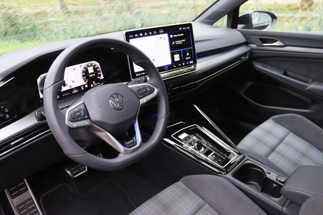 Volkswagen GOLF 1.5 eHybrid 272pk GTE Black Style Pano/IQ.Light/360/Head-up/Dodehoek/18"