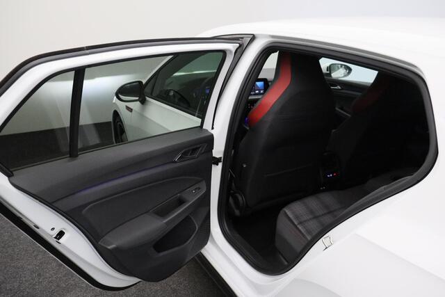 Volkswagen GOLF 2.0 TSI GTI 2022 | Airco | Stoel & Stuurverwarming | Navigatie | Carplay | Achteruitrij Camera | Adaptive Cruise Control | Elektrische Ramen | 2 Sleutels