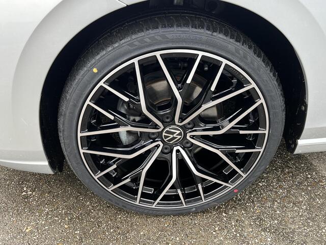 Volkswagen GOLF 1.5 TSI Style GT Stoelverwarming / LED / PDC / 19 inch / Memory stoel