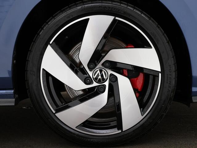 Volkswagen GOLF 1.5 eHybrid GTE · Panoramadak · Camera · Inklap. Trekhaak · Matrix LED · Head-Up Display · Dynamic Chassis Control · Garantie t/m 17-07-2030 of 100.000km