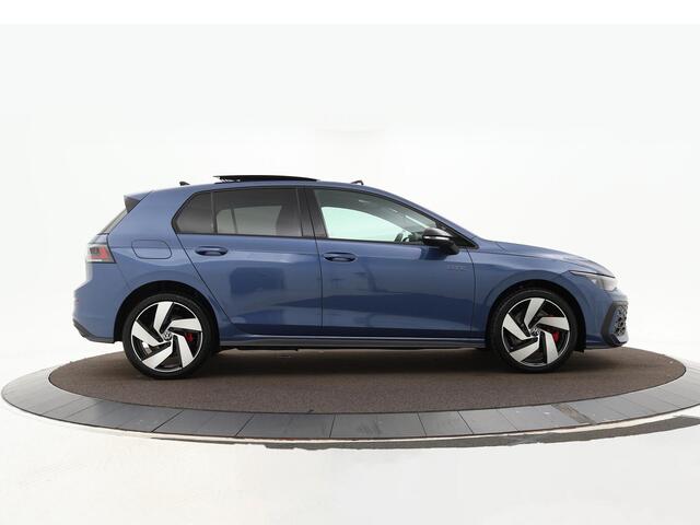 Volkswagen GOLF 1.5 eHybrid GTE · Panoramadak · Camera · Inklap. Trekhaak · Matrix LED · Head-Up Display · Dynamic Chassis Control · Garantie t/m 17-07-2030 of 100.000km