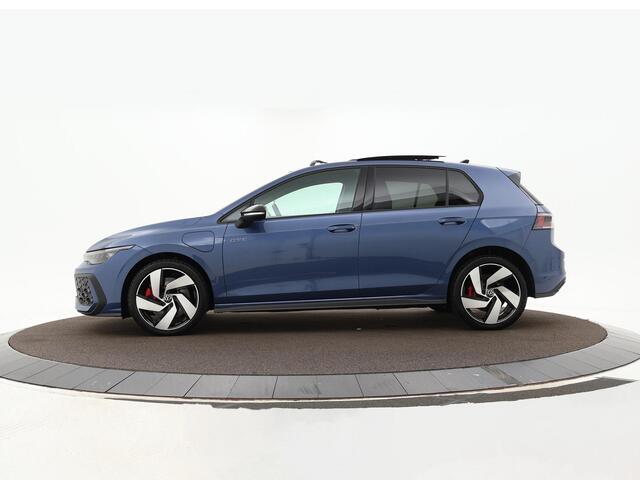 Volkswagen GOLF 1.5 eHybrid GTE · Panoramadak · Camera · Inklap. Trekhaak · Matrix LED · Head-Up Display · Dynamic Chassis Control · Garantie t/m 17-07-2030 of 100.000km