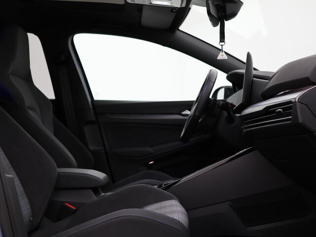 Volkswagen GOLF 1.5 eHybrid GTE · Panoramadak · Camera · Inklap. Trekhaak · Matrix LED · Head-Up Display · Dynamic Chassis Control · Garantie t/m 17-07-2030 of 100.000km
