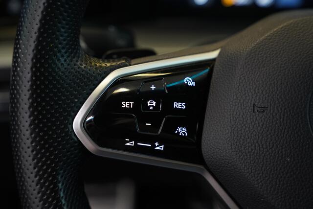 Volkswagen GOLF 1.5 eTSI R-Line Business ACC PDC Carplay