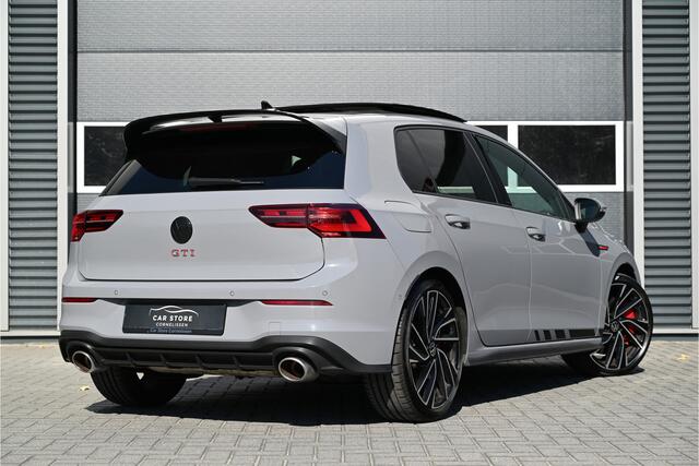 Volkswagen GOLF 2.0 TSI GTI CLUBSPORT 300 PK / PANO / IQ LIGHT / HARMAN KARDON / HEAD UP DISPLAY / MOONSTONE GREY