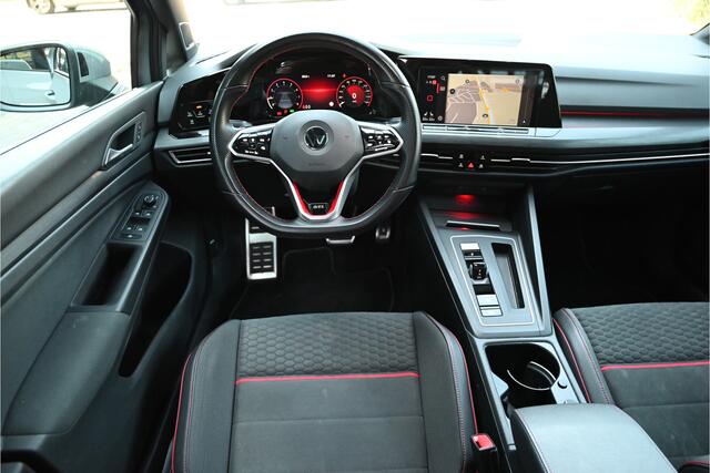 Volkswagen GOLF 2.0 TSI GTI CLUBSPORT 300 PK / PANO / IQ LIGHT / HARMAN KARDON / HEAD UP DISPLAY / MOONSTONE GREY